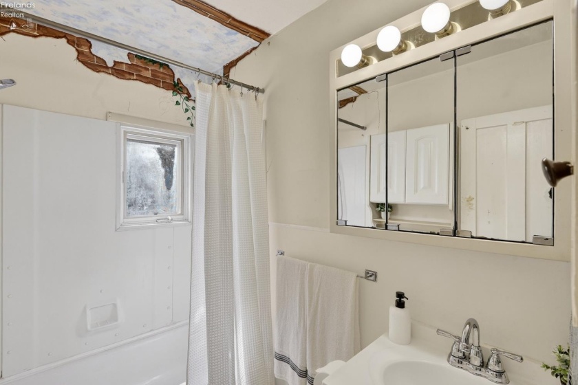 45089 E Hamilton St, Oberlin, 44074, 3 Bedrooms Bedrooms, ,2 BathroomsBathrooms,Residential,For Sale,E Hamilton St,20261236