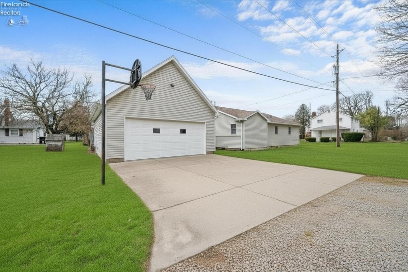 715 Cherry Avenue, Lakeside, 43440, 3 Bedrooms Bedrooms, ,3 BathroomsBathrooms,Residential,For Sale,Cherry,20261122