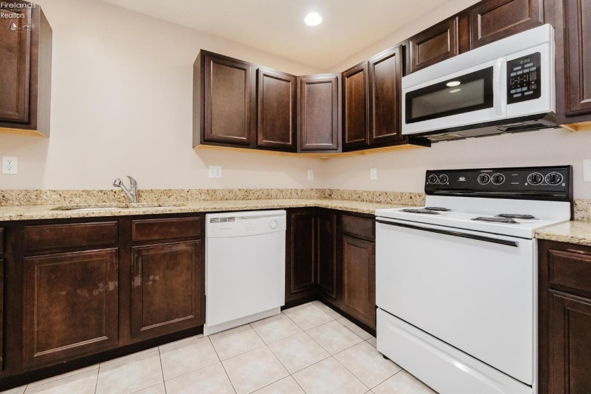 4716 Lake Court, Sandusky, 44870, 2 Bedrooms Bedrooms, ,2 BathroomsBathrooms,Residential,For Sale,Lake Court,20261198