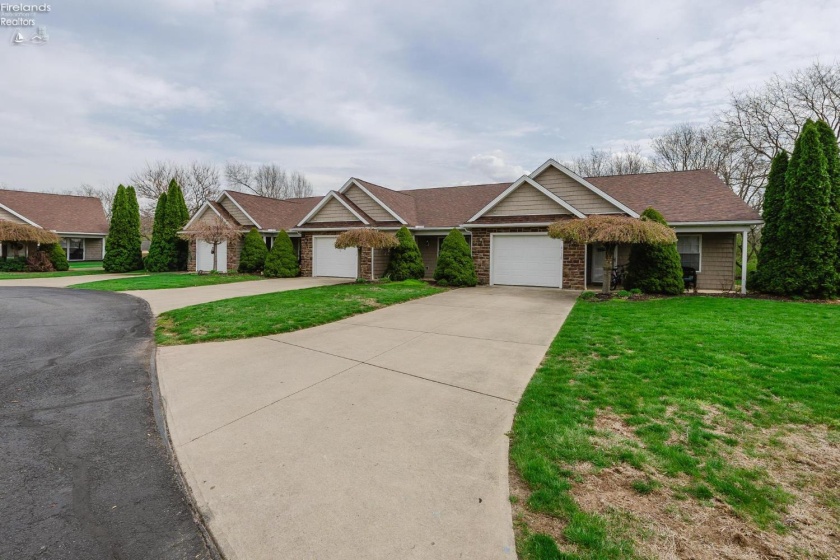 4716 Lake Court, Sandusky, 44870, 2 Bedrooms Bedrooms, ,2 BathroomsBathrooms,Residential,For Sale,Lake Court,20261198