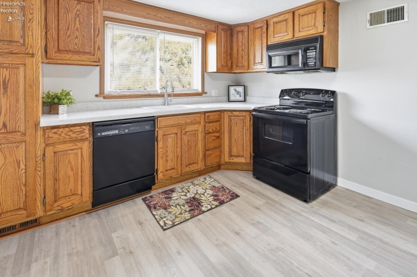 824 Everett Road, Fremont, 43420, 2 Bedrooms Bedrooms, ,1 BathroomBathrooms,Residential,For Sale,Everett,20261045