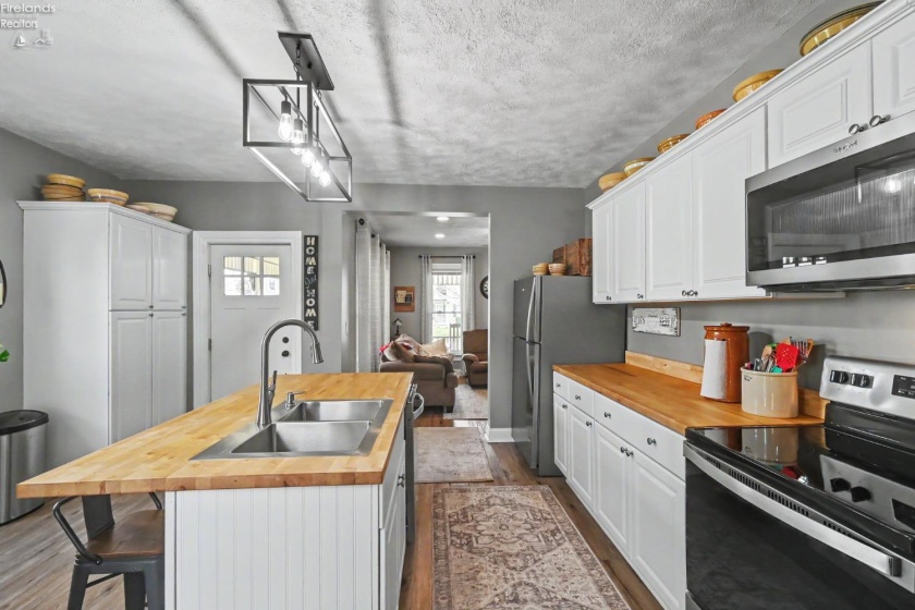 92 Main Street, New London, 44851, 3 Bedrooms Bedrooms, ,2 BathroomsBathrooms,Residential,For Sale,Main Street,20261260