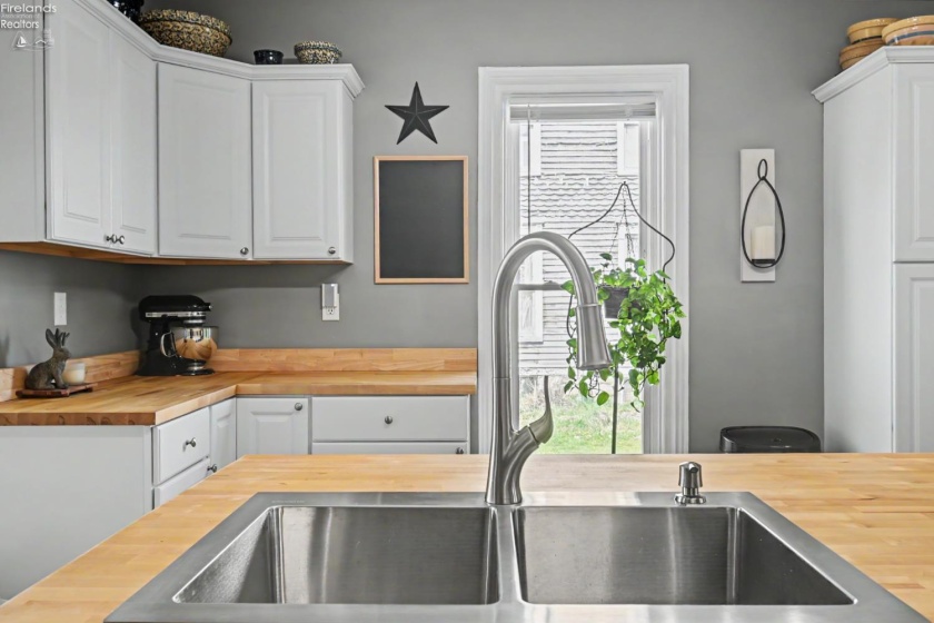 92 Main Street, New London, 44851, 3 Bedrooms Bedrooms, ,2 BathroomsBathrooms,Residential,For Sale,Main Street,20261260