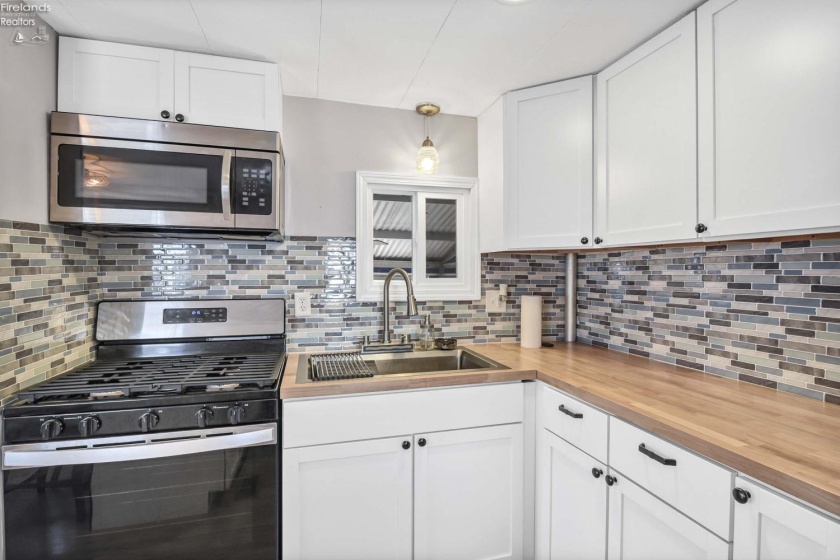 8696 Bayshore Road, Marblehead, 43440, 2 Bedrooms Bedrooms, ,1 BathroomBathrooms,Residential,For Sale,Bayshore,20261265