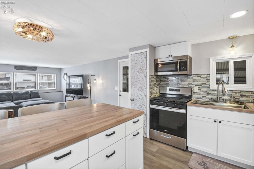 8696 Bayshore Road, Marblehead, 43440, 2 Bedrooms Bedrooms, ,1 BathroomBathrooms,Residential,For Sale,Bayshore,20261265