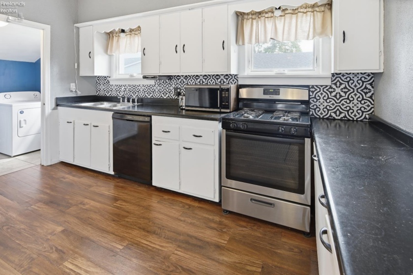 348 E 4th St, Elmore, 43416, 2 Bedrooms Bedrooms, ,1 BathroomBathrooms,Residential,For Sale,E 4th St,20261080