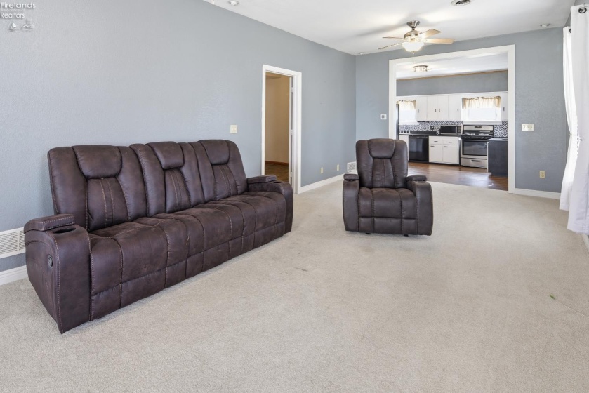 348 E 4th St, Elmore, 43416, 2 Bedrooms Bedrooms, ,1 BathroomBathrooms,Residential,For Sale,E 4th St,20261080