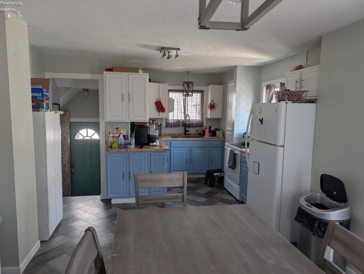 819 Rawson Avenue, Fremont, 43420, 3 Bedrooms Bedrooms, ,2 BathroomsBathrooms,Residential,For Sale,Rawson,20261269