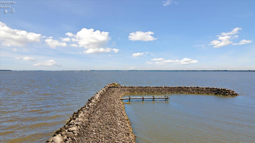 2170 Dorchester Drive, Marblehead, 43440, 4 Bedrooms Bedrooms, ,5 BathroomsBathrooms,Residential,For Sale,Dorchester,20261275