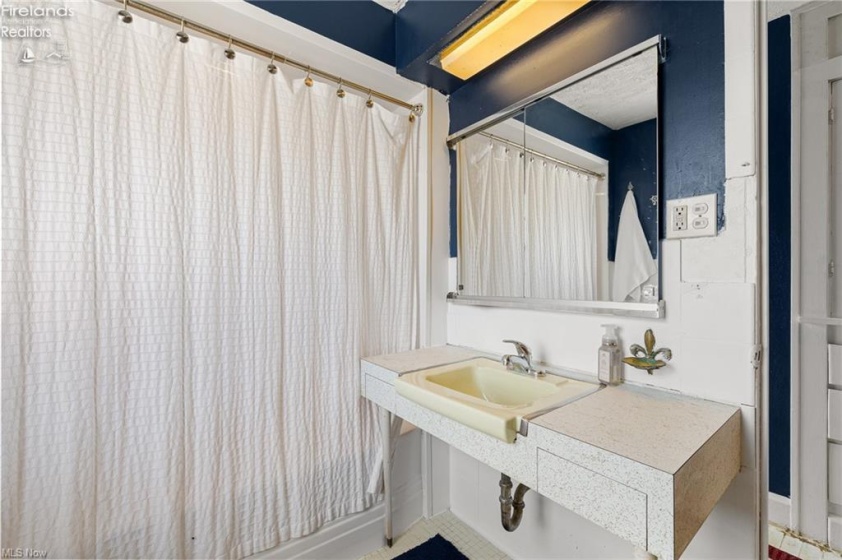 1427 Lakeview Boulevard, Lorain, 44052, ,2 BathroomsBathrooms,Residential,For Sale,Lakeview,20261287