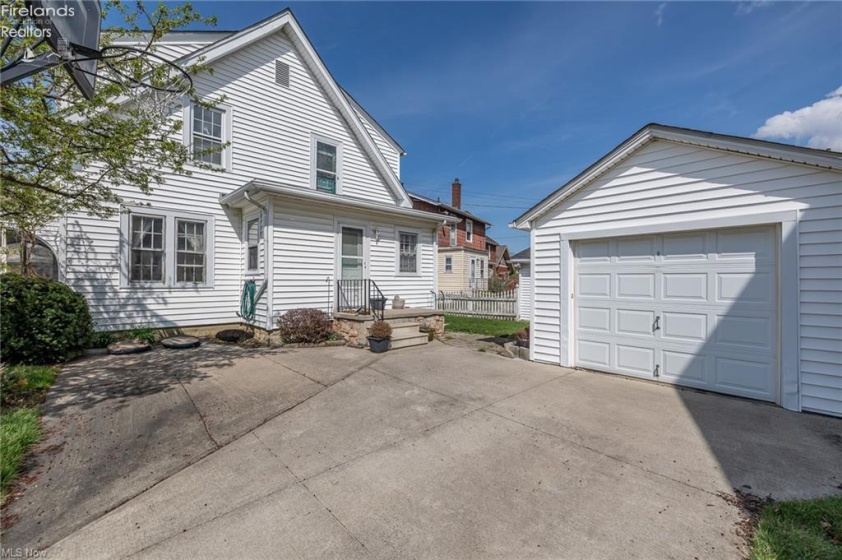 1427 Lakeview Boulevard, Lorain, 44052, ,2 BathroomsBathrooms,Residential,For Sale,Lakeview,20261287