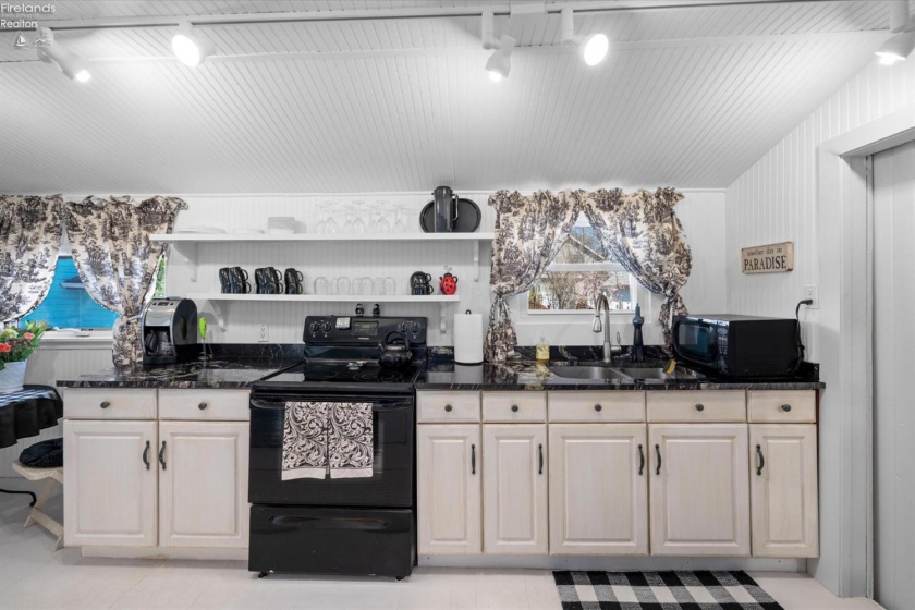 536 Walnut Ave, Lakeside, 43440, 4 Bedrooms Bedrooms, ,2 BathroomsBathrooms,Residential,For Sale,Walnut Ave,20261256