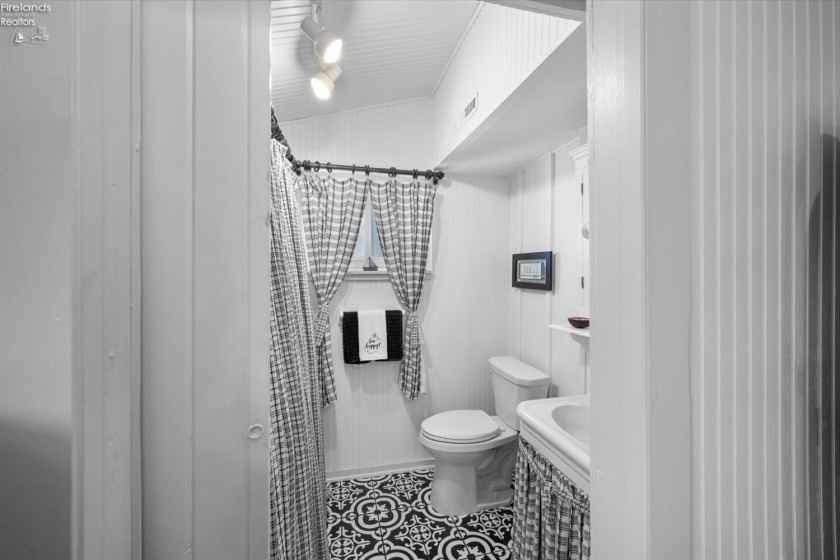 536 Walnut Ave, Lakeside, 43440, 4 Bedrooms Bedrooms, ,2 BathroomsBathrooms,Residential,For Sale,Walnut Ave,20261256