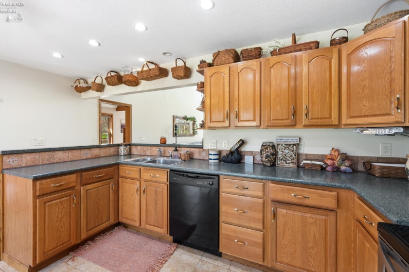 5054 Schoolhouse Road, Port Clinton, 43452, 3 Bedrooms Bedrooms, ,2 BathroomsBathrooms,Residential,For Sale,Schoolhouse,20261097