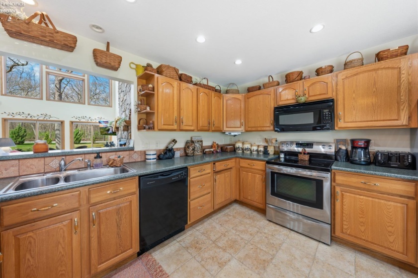 5054 Schoolhouse Road, Port Clinton, 43452, 3 Bedrooms Bedrooms, ,2 BathroomsBathrooms,Residential,For Sale,Schoolhouse,20261097