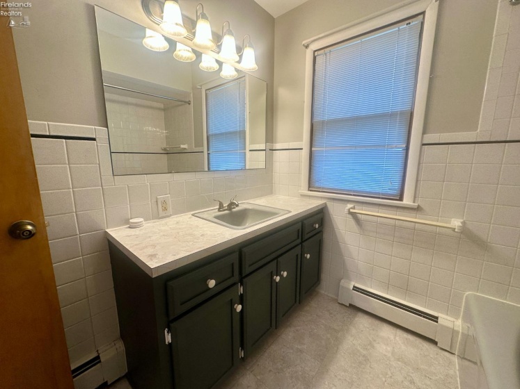 121 Broad Street, Oak Harbor, 43449, 3 Bedrooms Bedrooms, ,1 BathroomBathrooms,Residential,For Sale,Broad,20261133
