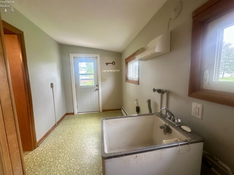 121 Broad Street, Oak Harbor, 43449, 3 Bedrooms Bedrooms, ,1 BathroomBathrooms,Residential,For Sale,Broad,20261133