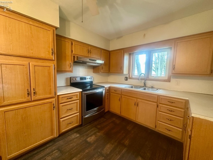 121 Broad Street, Oak Harbor, 43449, 3 Bedrooms Bedrooms, ,1 BathroomBathrooms,Residential,For Sale,Broad,20261133
