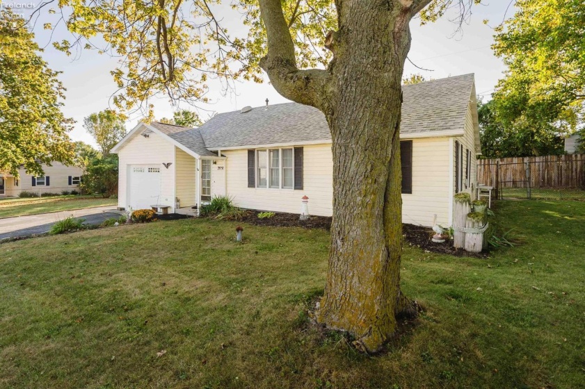 2058 Skyline Drive, Marblehead, 43440, 3 Bedrooms Bedrooms, ,2 BathroomsBathrooms,Residential,For Sale,Skyline,20261292