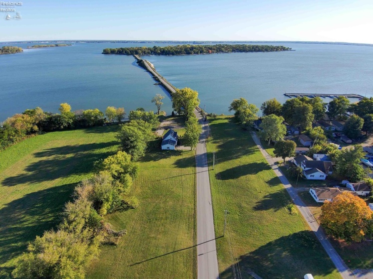 2058 Skyline Drive, Marblehead, 43440, 3 Bedrooms Bedrooms, ,2 BathroomsBathrooms,Residential,For Sale,Skyline,20261292