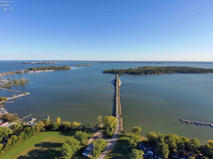 2058 Skyline Drive, Marblehead, 43440, 3 Bedrooms Bedrooms, ,2 BathroomsBathrooms,Residential,For Sale,Skyline,20261292