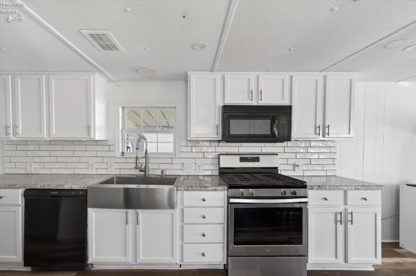 1600 Buck Road, Lakeside, 43440, 2 Bedrooms Bedrooms, ,1 BathroomBathrooms,Residential,For Sale,Buck,20261278