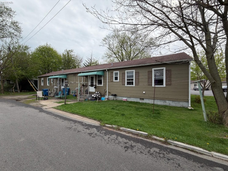 439 Erie Court, Port Clinton, 43452, ,Multiple Units,For Sale,Erie,20261303