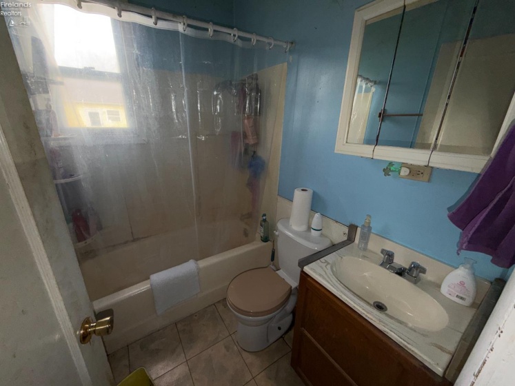 439 Erie Court, Port Clinton, 43452, ,Multiple Units,For Sale,Erie,20261303