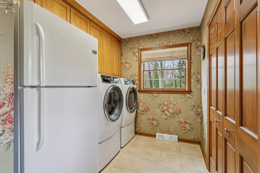 6860 Cliffside Drive, Vermilion, 44089, ,4 BathroomsBathrooms,Residential,For Sale,Cliffside,20261317