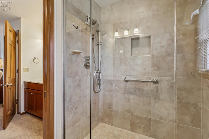 6860 Cliffside Drive, Vermilion, 44089, ,4 BathroomsBathrooms,Residential,For Sale,Cliffside,20261317