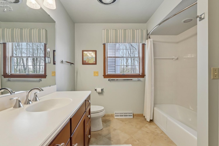 6860 Cliffside Drive, Vermilion, 44089, ,4 BathroomsBathrooms,Residential,For Sale,Cliffside,20261317