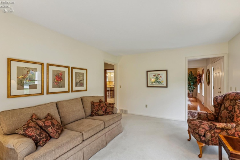 6860 Cliffside Drive, Vermilion, 44089, ,4 BathroomsBathrooms,Residential,For Sale,Cliffside,20261317