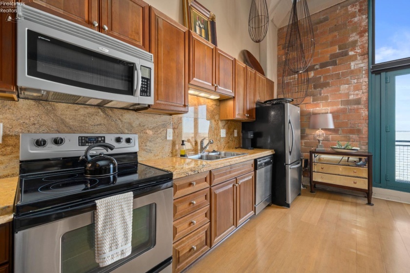 401 Shoreline Drive, Sandusky, 44870, 2 Bedrooms Bedrooms, ,2 BathroomsBathrooms,Residential,For Sale,Shoreline,20261291