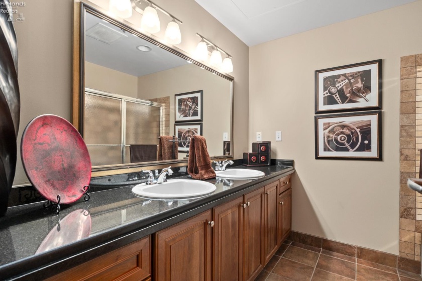 401 Shoreline Drive, Sandusky, 44870, 2 Bedrooms Bedrooms, ,2 BathroomsBathrooms,Residential,For Sale,Shoreline,20261291