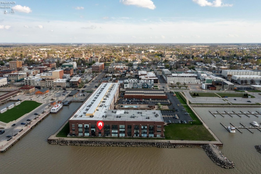 401 Shoreline Drive, Sandusky, 44870, 2 Bedrooms Bedrooms, ,2 BathroomsBathrooms,Residential,For Sale,Shoreline,20261291