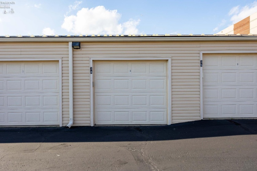 401 Shoreline Drive, Sandusky, 44870, 2 Bedrooms Bedrooms, ,2 BathroomsBathrooms,Residential,For Sale,Shoreline,20261291