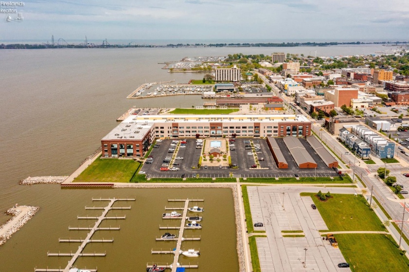 401 Shoreline Drive, Sandusky, 44870, 2 Bedrooms Bedrooms, ,2 BathroomsBathrooms,Residential,For Sale,Shoreline,20261291