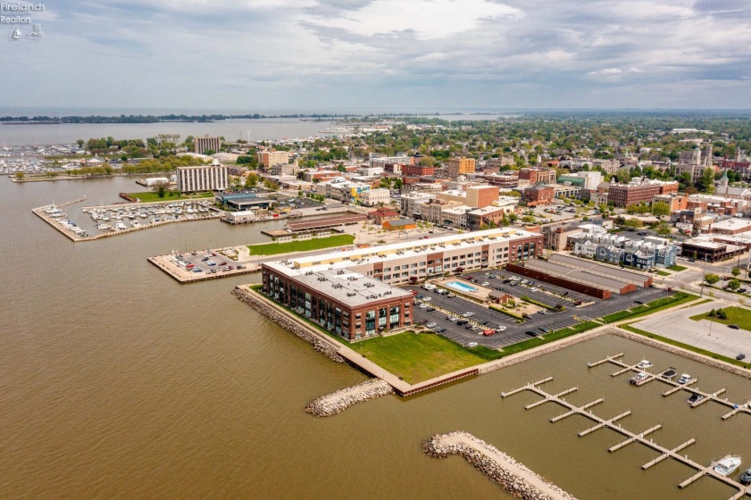 401 Shoreline Drive, Sandusky, 44870, 2 Bedrooms Bedrooms, ,2 BathroomsBathrooms,Residential,For Sale,Shoreline,20261291