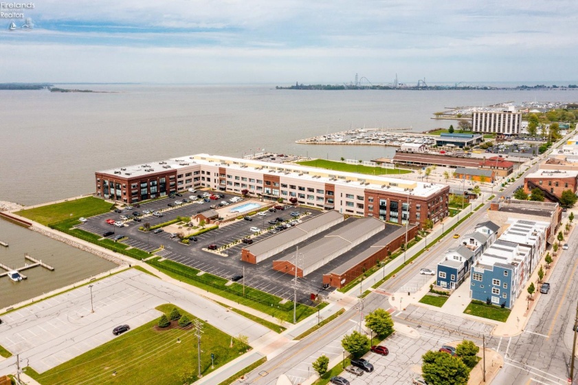 401 Shoreline Drive, Sandusky, 44870, 2 Bedrooms Bedrooms, ,2 BathroomsBathrooms,Residential,For Sale,Shoreline,20261291