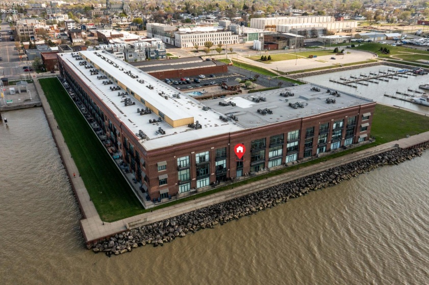 401 Shoreline Drive, Sandusky, 44870, 2 Bedrooms Bedrooms, ,2 BathroomsBathrooms,Residential,For Sale,Shoreline,20261291