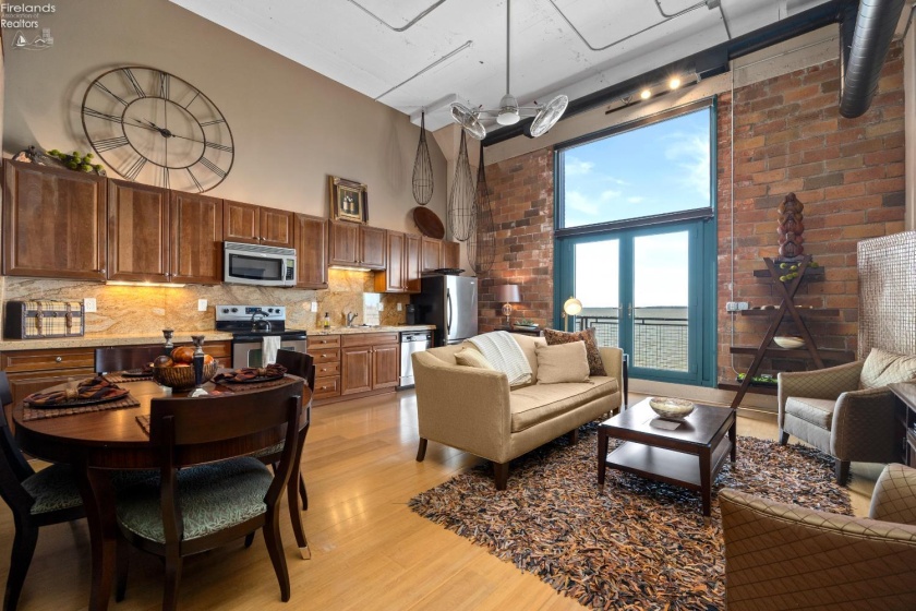 401 Shoreline Drive, Sandusky, 44870, 2 Bedrooms Bedrooms, ,2 BathroomsBathrooms,Residential,For Sale,Shoreline,20261291