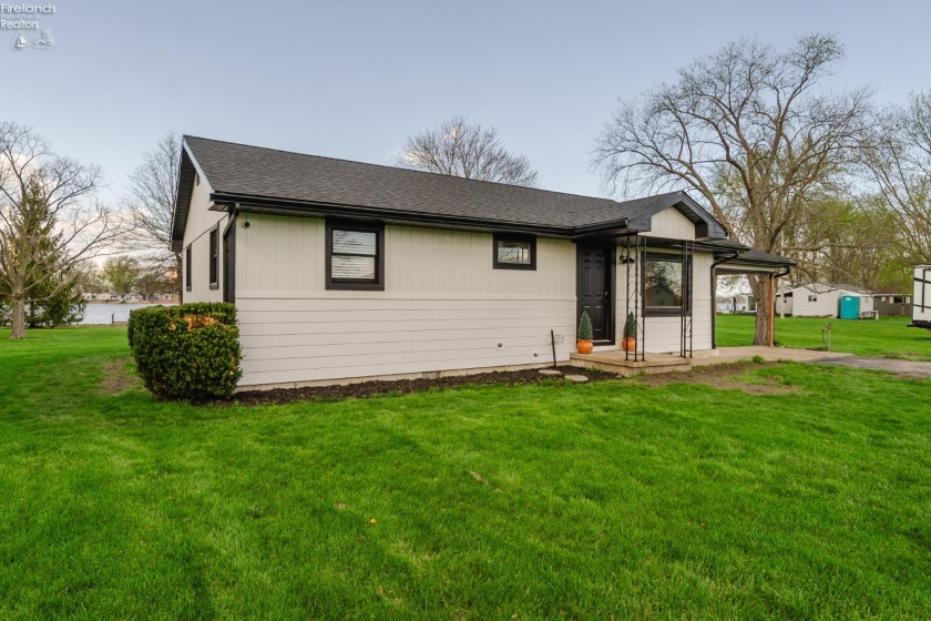 8109 Titus Road, Oak Harbor, 43449, 2 Bedrooms Bedrooms, ,2 BathroomsBathrooms,Residential,For Sale,Titus,20261221