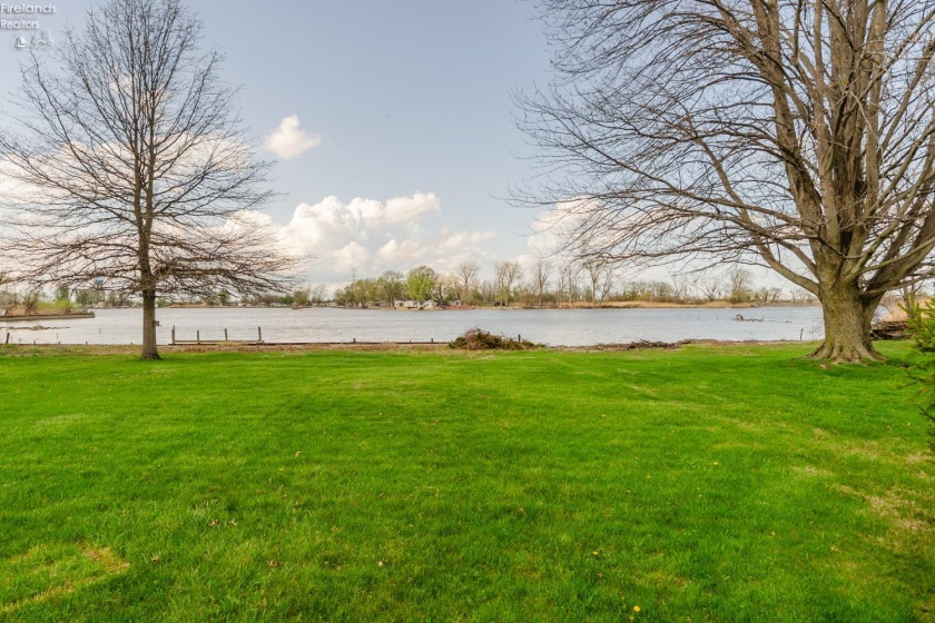 8109 Titus Road, Oak Harbor, 43449, 2 Bedrooms Bedrooms, ,2 BathroomsBathrooms,Residential,For Sale,Titus,20261221