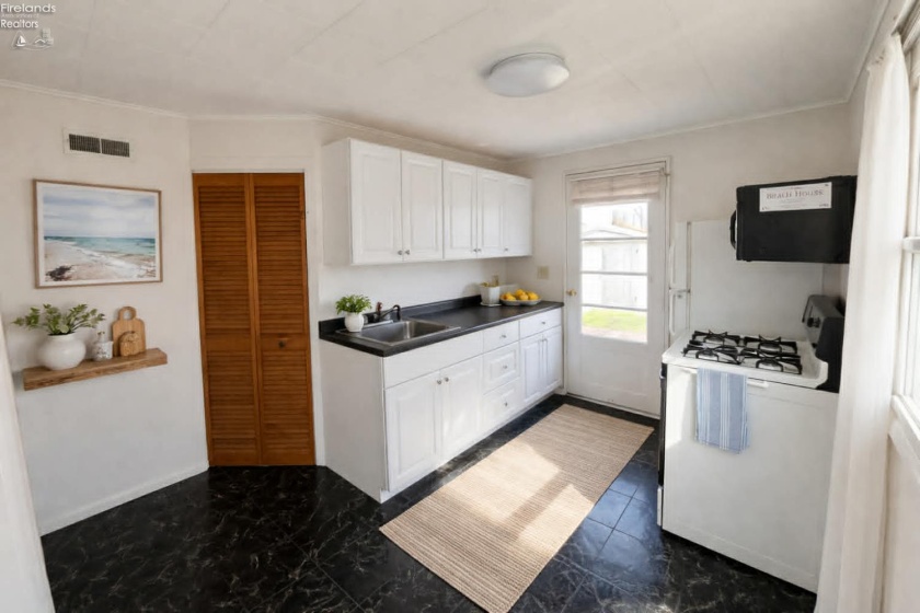 3313 Monroe Street, Sandusky, 44870, 2 Bedrooms Bedrooms, ,1 BathroomBathrooms,Residential,For Sale,Monroe,20261330