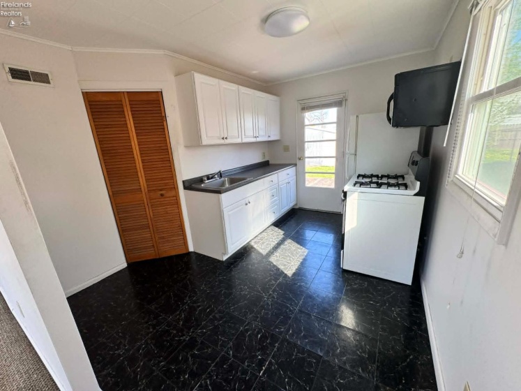 3313 Monroe Street, Sandusky, 44870, 2 Bedrooms Bedrooms, ,1 BathroomBathrooms,Residential,For Sale,Monroe,20261330