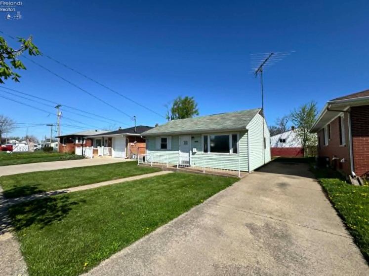 3313 Monroe Street, Sandusky, 44870, 2 Bedrooms Bedrooms, ,1 BathroomBathrooms,Residential,For Sale,Monroe,20261330