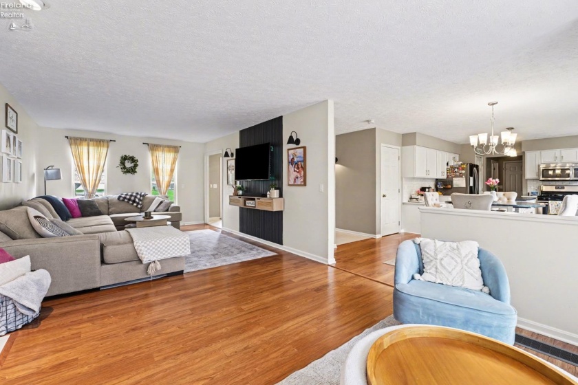 1023 Coopers Run, Amherst, 44001, 4 Bedrooms Bedrooms, ,3 BathroomsBathrooms,Residential,For Sale,Coopers Run,20261333