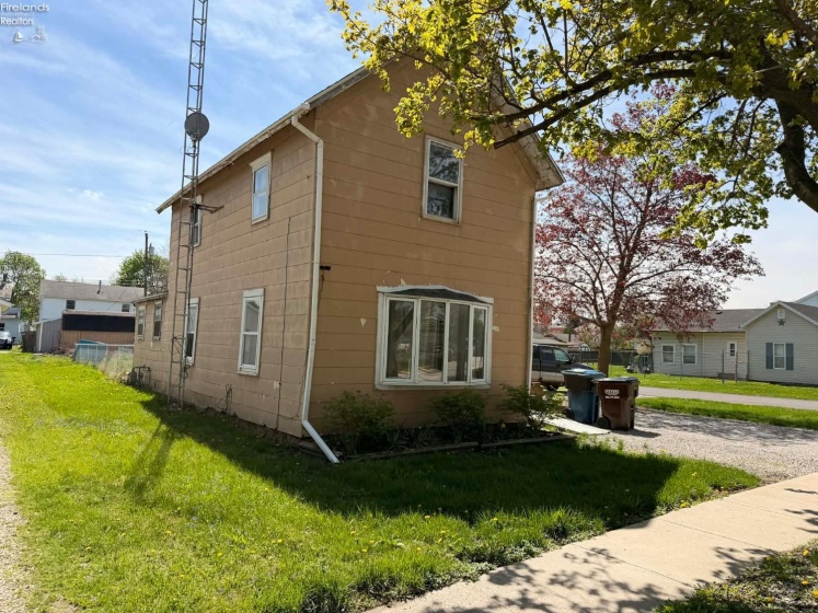 201 E Stone St, Gibsonburg, 43431, 3 Bedrooms Bedrooms, ,1 BathroomBathrooms,Residential,For Sale,E Stone St,20261336