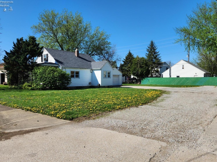 2103 Putnam Street, Sandusky, 44870, 3 Bedrooms Bedrooms, ,1 BathroomBathrooms,Residential,For Sale,Putnam Street,20260453