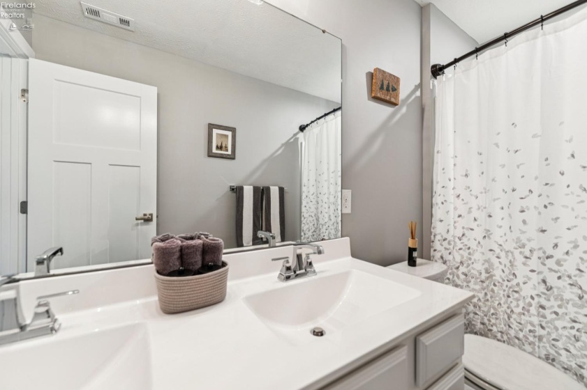 9157 Winfield, North Ridgeville, 44039, 3 Bedrooms Bedrooms, ,4 BathroomsBathrooms,Residential,For Sale,Winfield,20261245